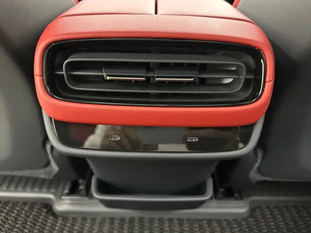 Xiaomi SU7 — Фото автомобиля 18
