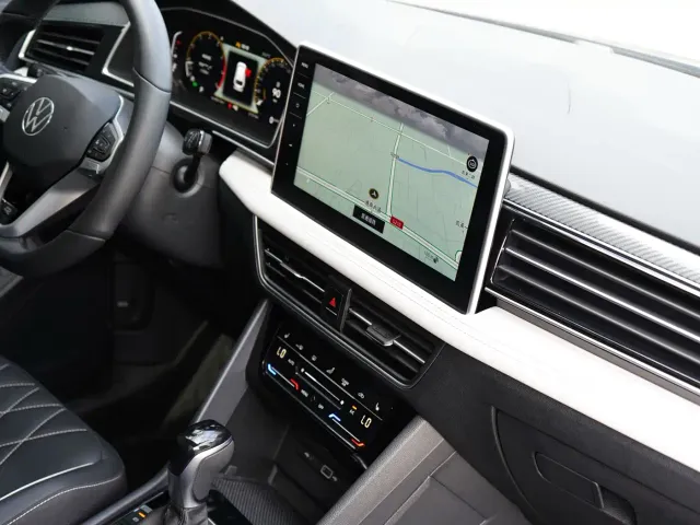 Volkswagen Tiguan L — Фото автомобиля 13
