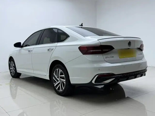 Volkswagen Lavida — Фото автомобиля 10