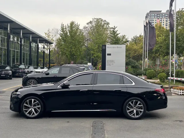 Mercedes-Benz E-Class — Фото автомобиля 2