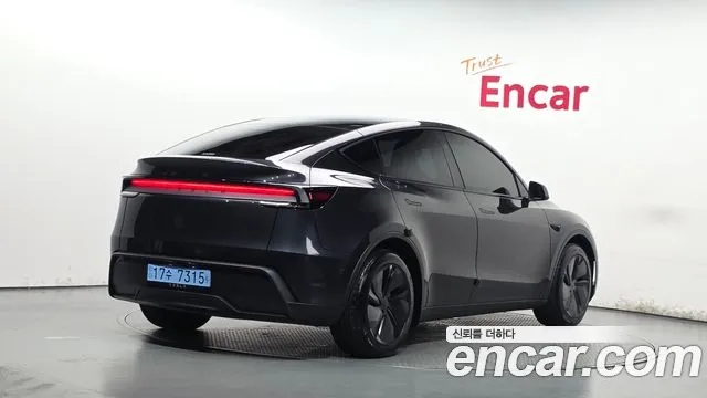 Tesla Model Y — Фото автомобиля 2