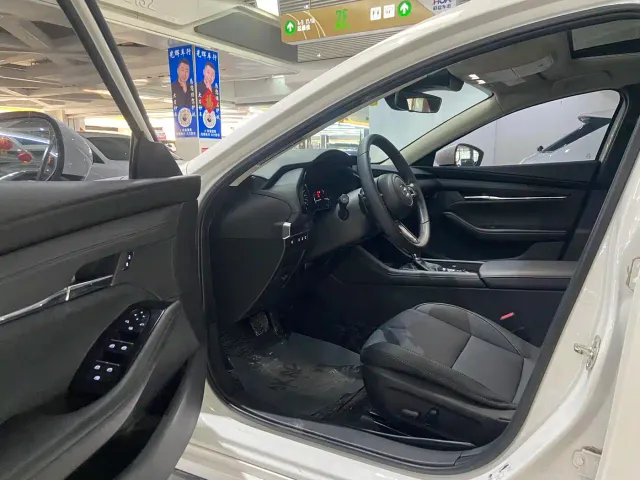 Mazda Axela — Фото автомобиля 7