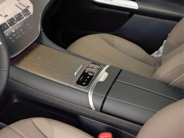 Mercedes-Benz EQE SUV — Фото автомобиля 16