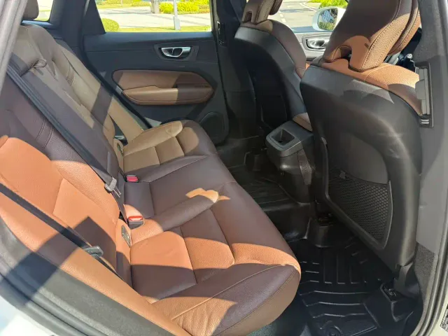 Volvo XC60 — Фото автомобиля 11
