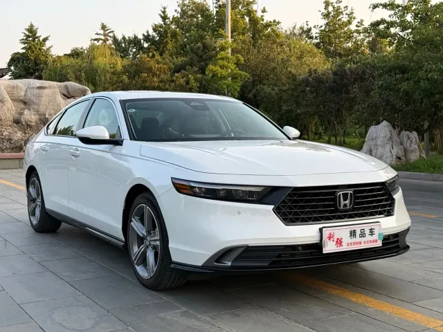Honda Accord — Фото автомобиля 3