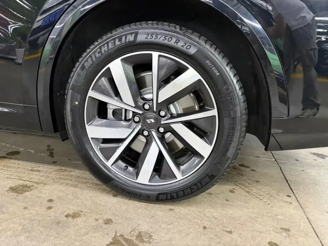 Li Auto L8 — Фото автомобиля 18