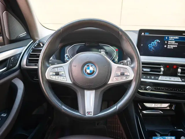 BMW iX3 — Фото автомобиля 13