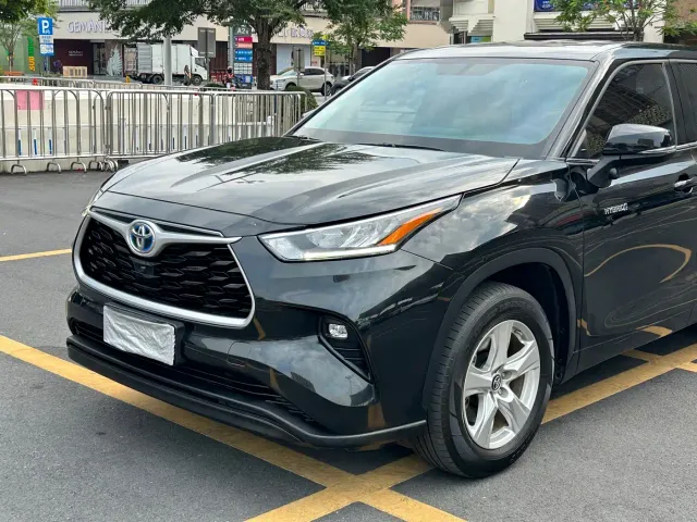 Toyota Highlander — Фото автомобиля 4