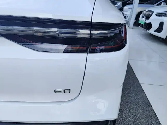 Geely Galaxy E8 — Фото автомобиля 7