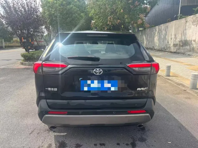 Toyota RAV4 — Фото автомобиля 5