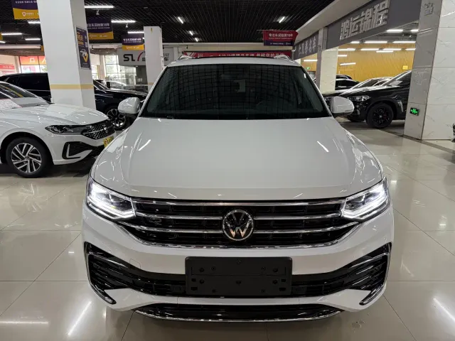 Volkswagen Tiguan L — Фото автомобиля 2
