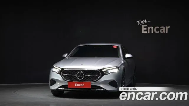 Mercedes-Benz E-Class — Фото автомобиля 3