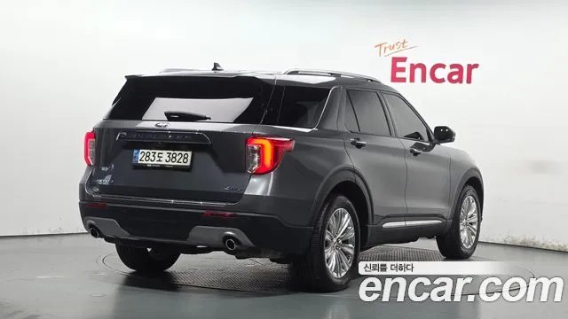 Ford Explorer — Фото автомобиля 2