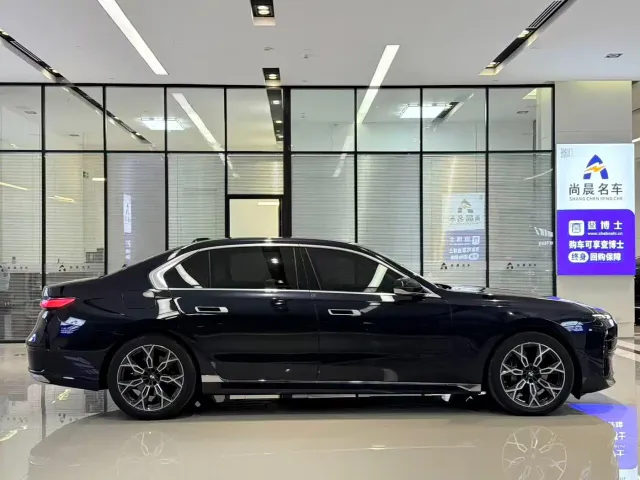 BMW 7 Series — Фото автомобиля 17
