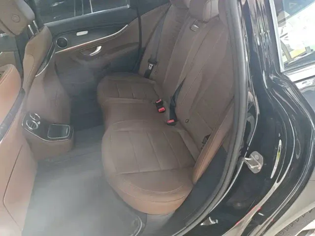 Mercedes-Benz E-Class — Фото автомобиля 16