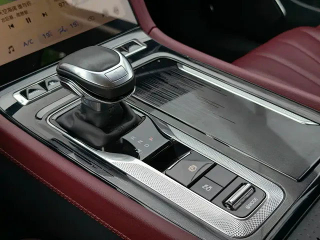 Hongqi H5 — Фото автомобиля 18