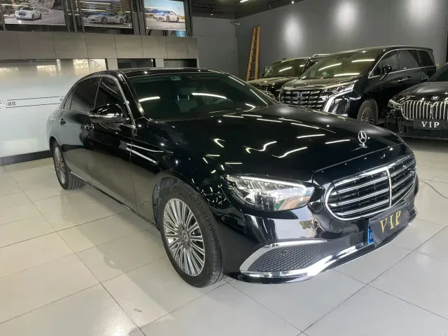 Mercedes-Benz E-Class — Фото автомобиля 3