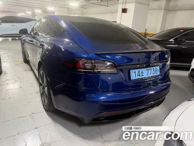 Tesla Model S — Фото автомобиля 3