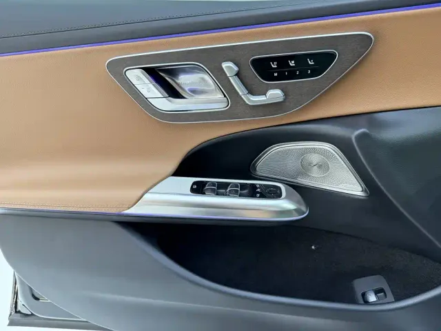 Mercedes-Benz E-Class — Фото автомобиля 16