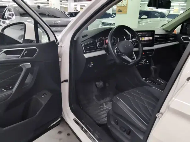 Volkswagen Tiguan L — Фото автомобиля 15