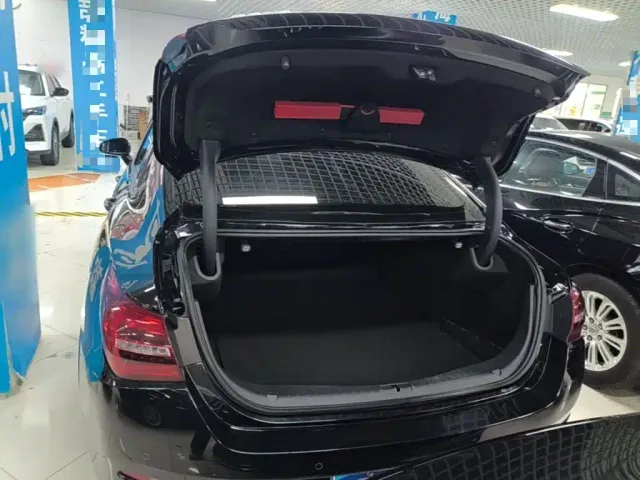 Hongqi H5 — Фото автомобиля 18