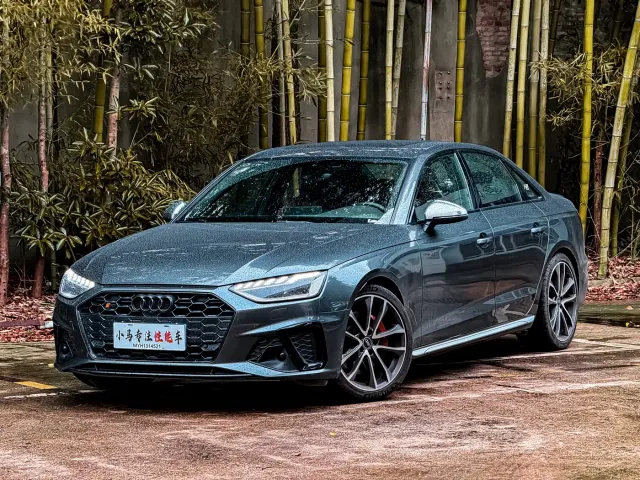 Фотография автомобиля — Audi S4