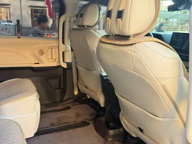 Toyota Sienna — Фото автомобиля 5