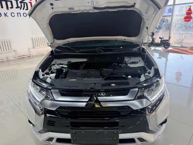 Mitsubishi Outlander — Фото автомобиля 21