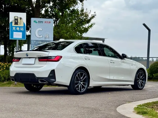 BMW 3 Series — Фото автомобиля 9