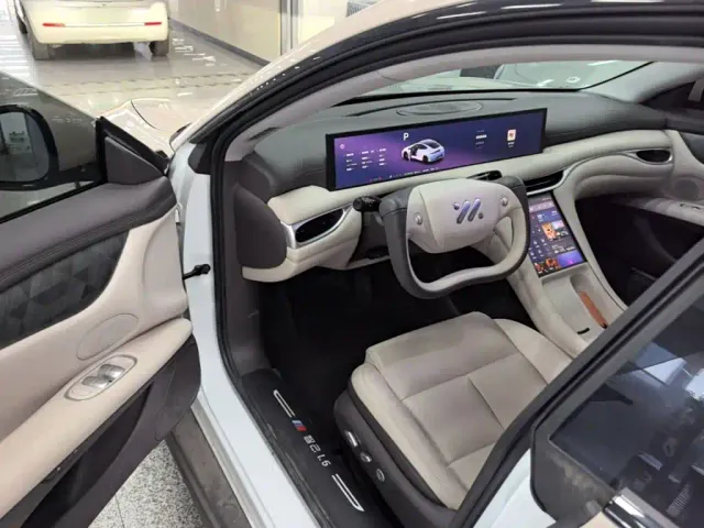 IM Motors L6 — Фото автомобиля 15