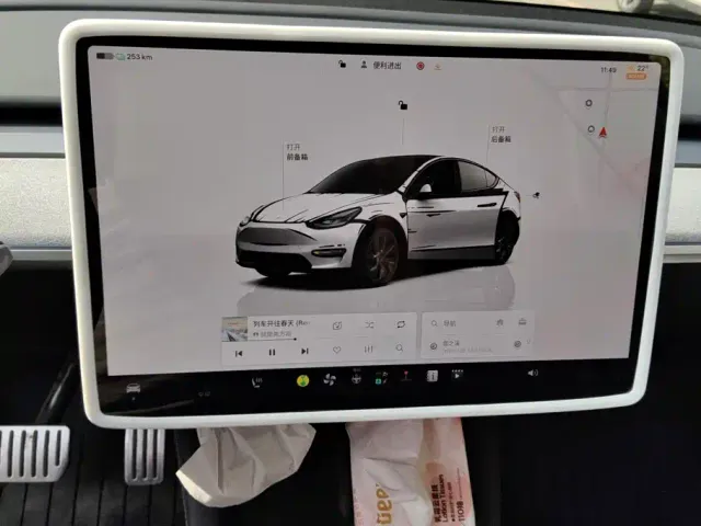 Tesla Model Y — Фото автомобиля 13