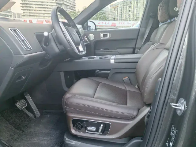 Li Auto L9 — Фото автомобиля 4
