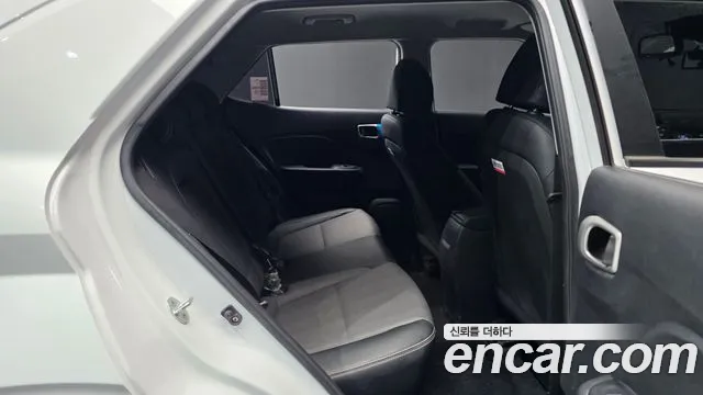 Hyundai Venue — Фото автомобиля 12