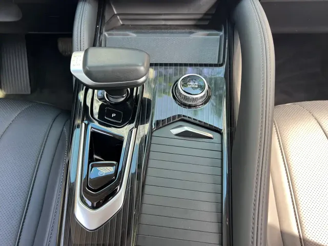 Geely Xingyue L — Фото автомобиля 20