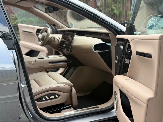 Avatr Avatr 07 2026 model Ultra EV AWD — Фото автомобиля 8