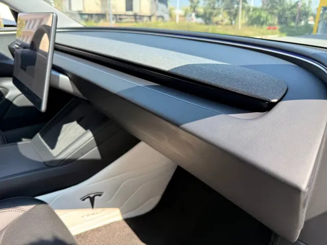 Tesla Model 3 — Фото автомобиля 12