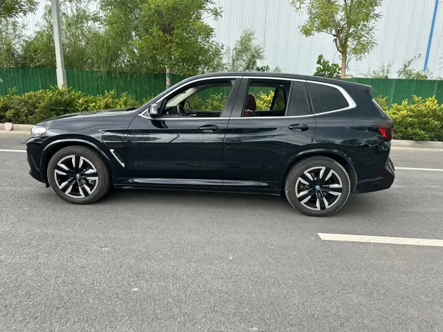 BMW iX3 — Фото автомобиля 15