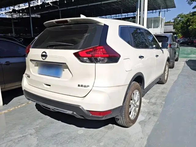 Nissan X-Trail — Фото автомобиля 6