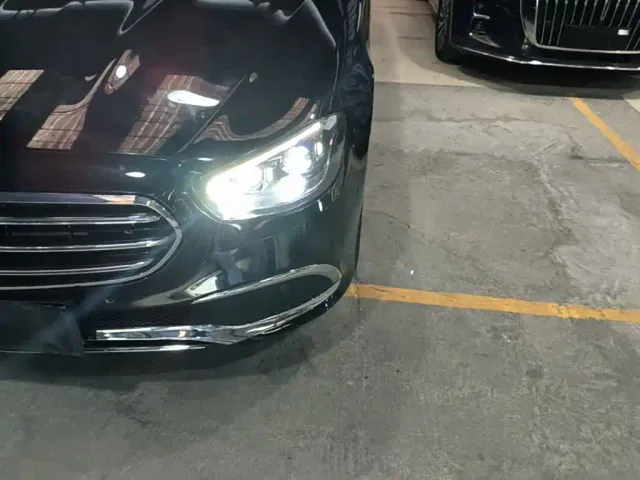 Mercedes-Benz E-Class — Фото автомобиля 23