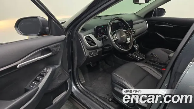 Kia Seltos Новый Seltos Бензин 2.0 2WD — Фото автомобиля 10