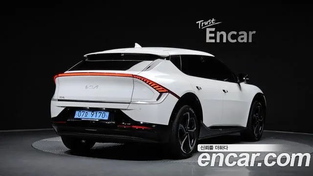 Kia EV6 — Фото автомобиля 2