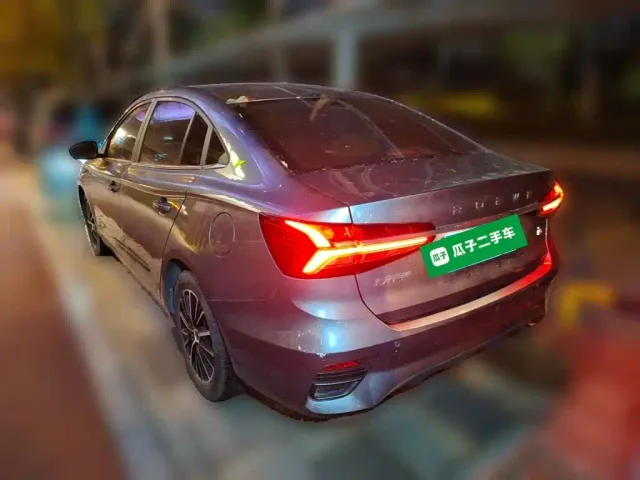 Roewe i5 — Фото автомобиля 4