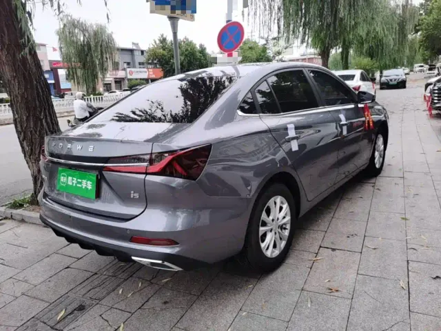 Roewe i5 — Фото автомобиля 6