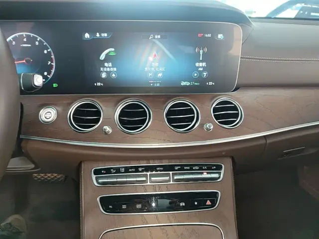 Mercedes-Benz E-Class — Фото автомобиля 12