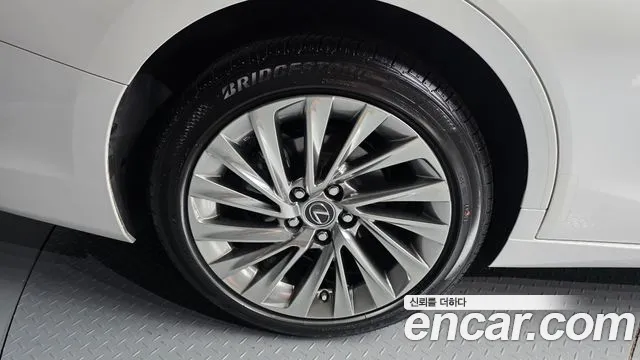 Lexus ES 7th Gen — Фото автомобиля 5