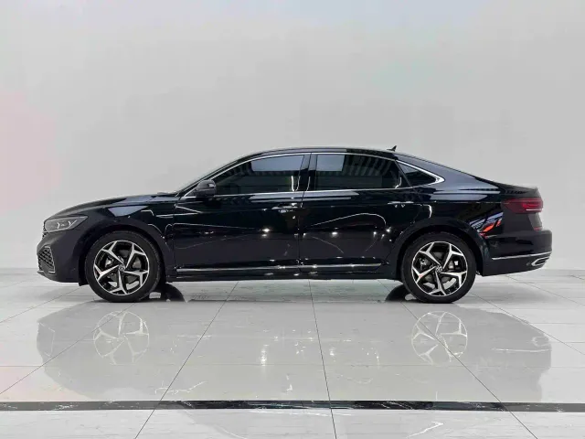 Volkswagen Passat — Фото автомобиля 8
