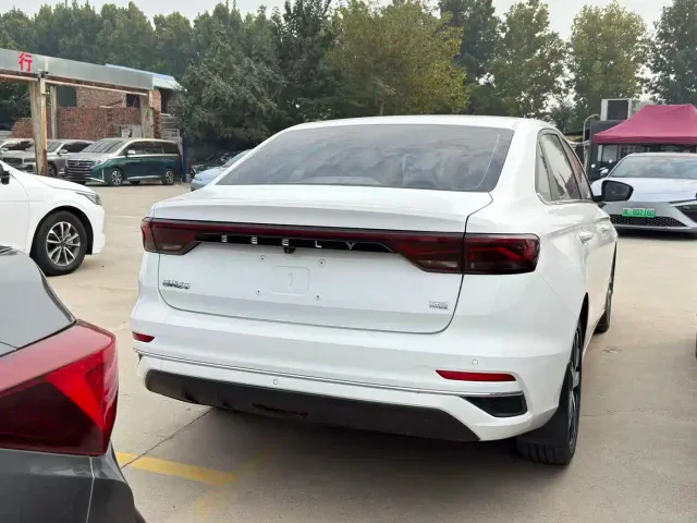 Geely Emgrand — Фото автомобиля 9