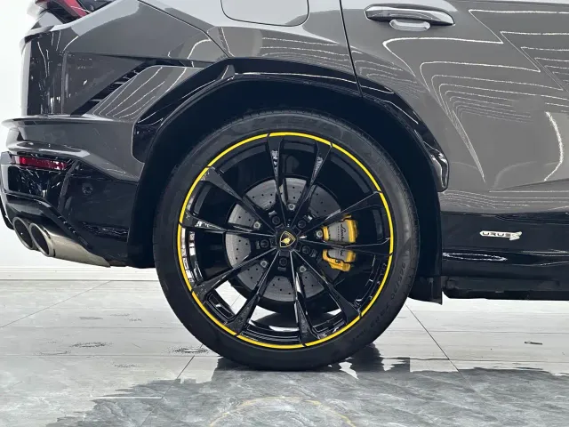 Lamborghini Urus — Фото автомобиля 9