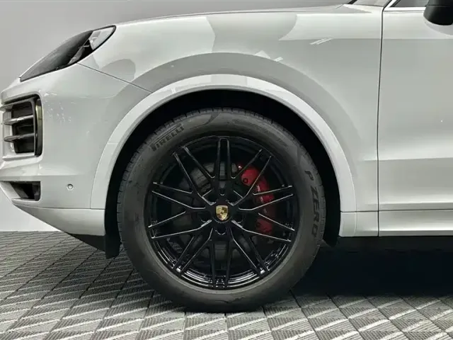 Porsche Cayenne — Фото автомобиля 7