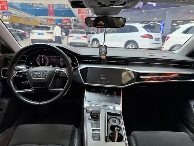 Audi A7L — Фото автомобиля 9